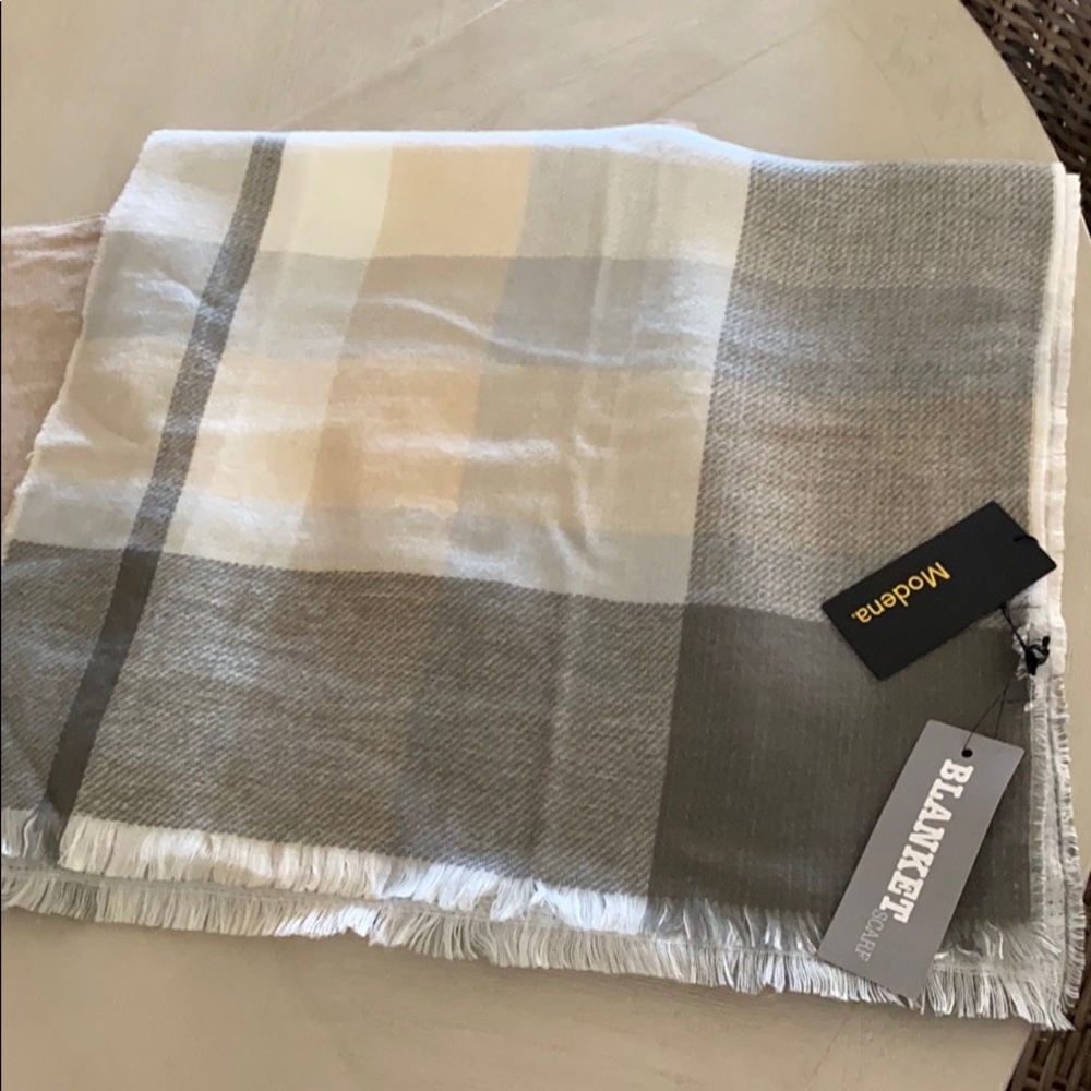 NWT Modena Wrap Scarf